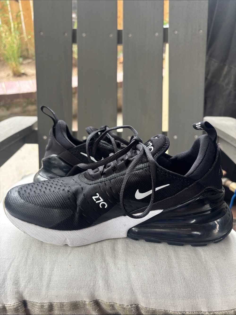 Nike women’s Black and White Air Max 270 Sneakers - Picture 6 of 8